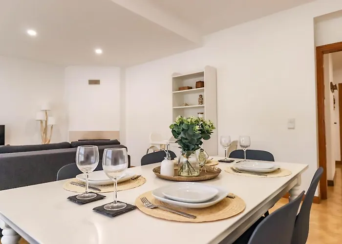 Flor Do Mar - Spacious Apartment With Balcony