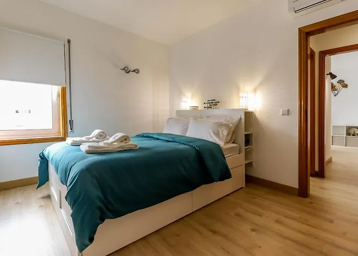 Flor Do Mar - Spacious Apartment With Balcony