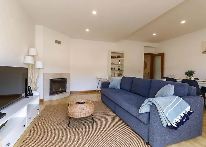 Flor Do Mar - Spacious Apartment With Balcony